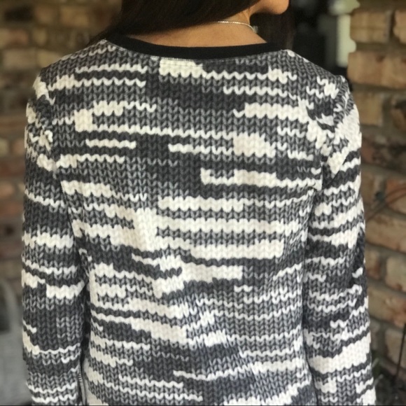 Simply Vera Vera Wang Crew Neck Sweatshirt - Picture 3 of 3